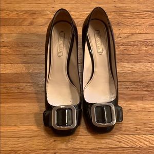 Prada buckle pumps. Black leather size 40